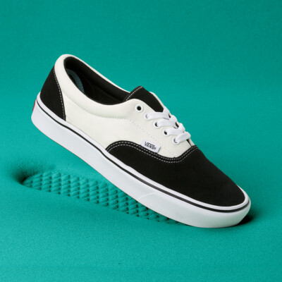 vans comfycush black and white